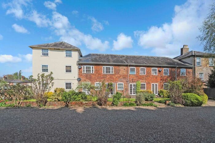 2 Bedroom Apartment To Rent In Royal Court, Tring, HP23