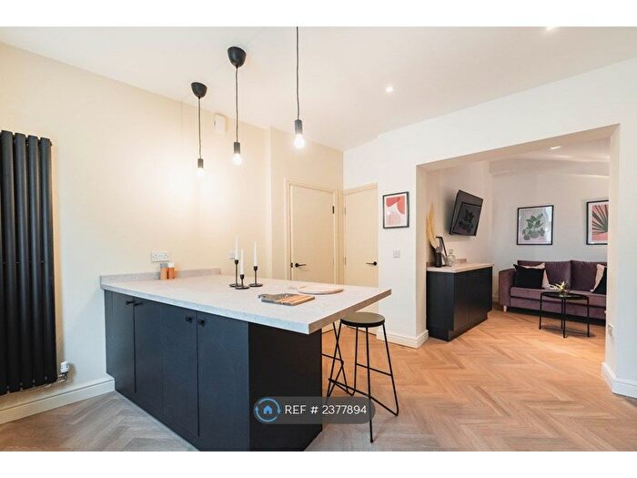 2 Bedroom Flat To Rent In King Street, Dukinfield, SK16