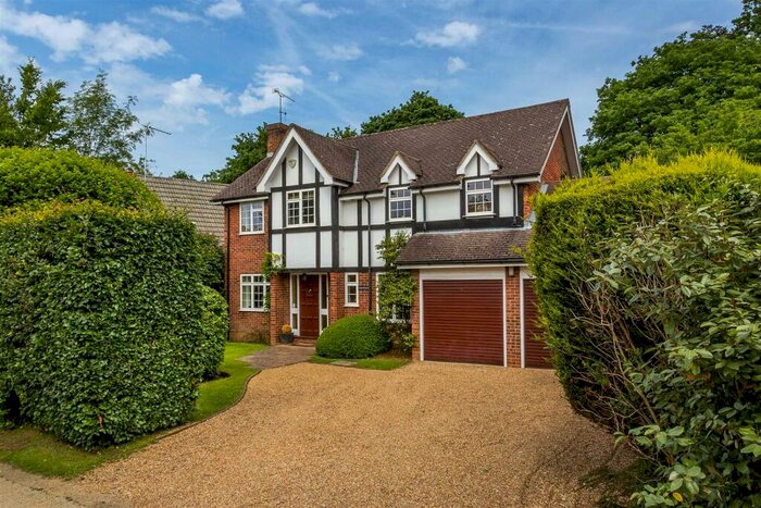 4 Bedroom Detached House To Rent In Meadow Way West Horsley, KT24