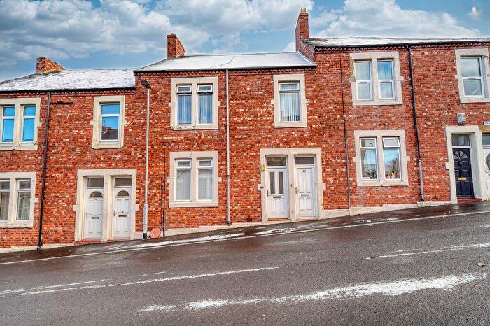 3 Bedroom Flat For Sale In Park Terrace, Swalwell, NE16