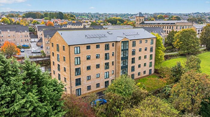 1 Bedroom Flat For Sale In Harrogate Road, Bradford, West Yorkshire, BD10