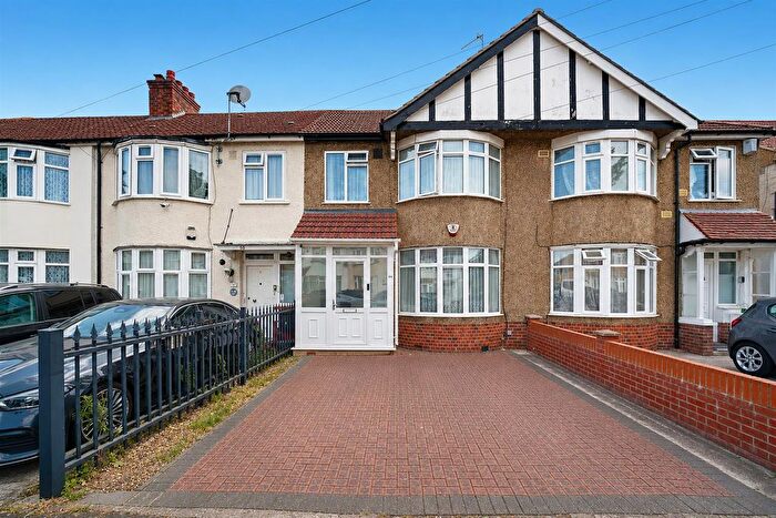 3 Bedroom Terraced House For Sale In Bycroft Road, Southall, UB1