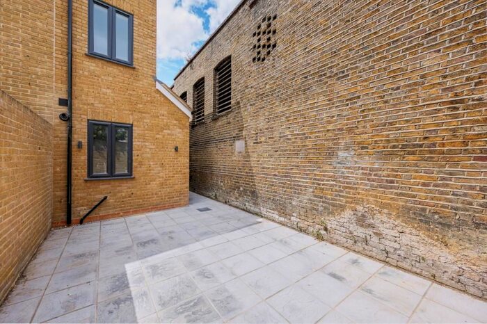 2 Bedroom Flat To Rent In Boston Road, Hanwell, W7