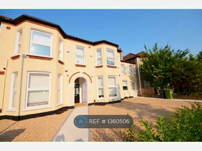 2 Bedroom Flat To Rent In A Wellmeadow Road, London, SE6