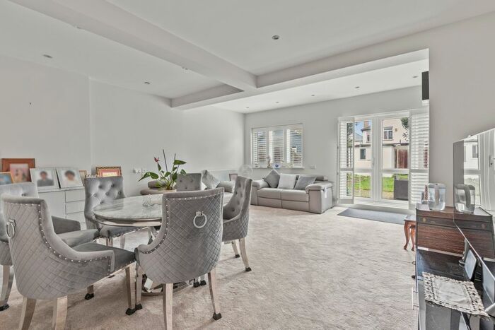 1 Bedroom Flat To Rent In Boston Manor Road, Brentford, TW8