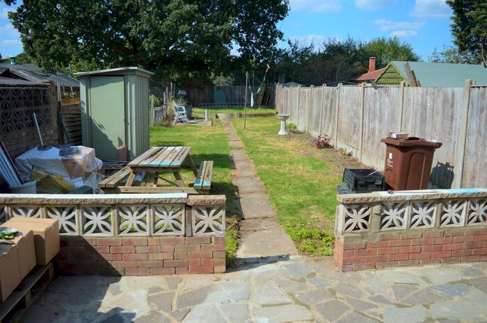 3 Bedroom Detached House To Rent In Stevens Road, Becontree, Dagenham, RM8