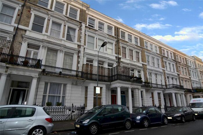 2 Bedroom Flat To Rent In Castletown Road, West Kensington, London, Uk, W14