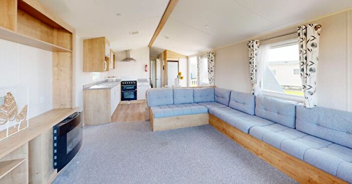 3 Bedroom Mobile/park Home For Sale In Warners Lane, Selsey, Chichester, PO20