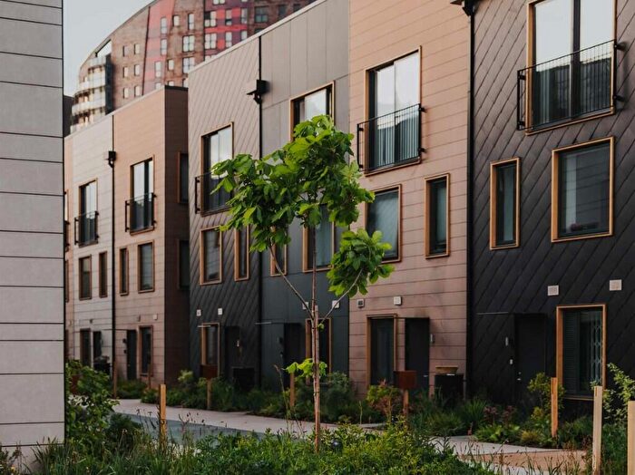 4 Bedroom Town House To Rent In Solar Avenue, Leeds, West Yorkshire, LS9