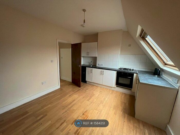 1 Bedroom Flat To Rent In Hopton Road, London, SW16