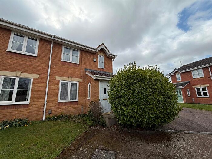 3 Bedroom Semi Detached House To Rent In Epsom Close, Rushden, NN10