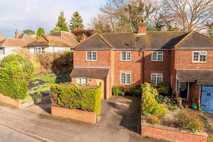 3 Bedroom Semi-Detached House To Rent In Rowtown, Addlestone, KT15