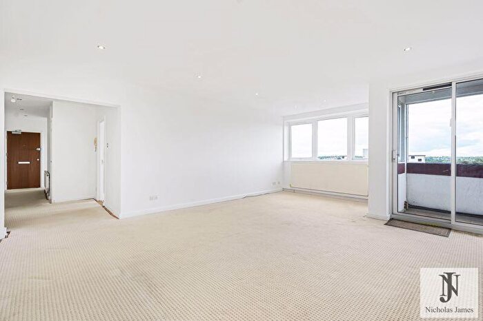 3 Bedroom Flat For Sale In Ballards Lane, Finchley, London, N3