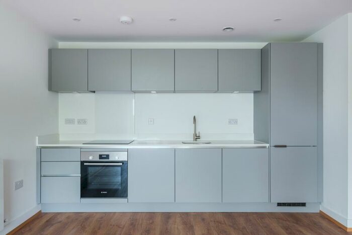 2 Bedroom Flat To Rent In Well Farm Road Whyteleafe, CR3