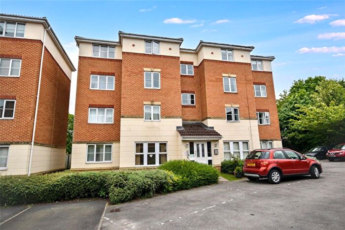 2 Bedroom Flat To Rent In Spruce Court, Wakefield, West Yorkshire, WF2