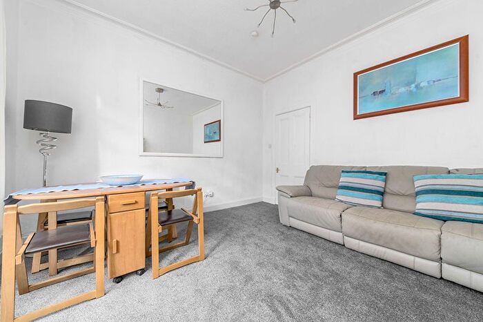 1 Bedroom Flat For Sale In Comely Place, Falkirk, FK1