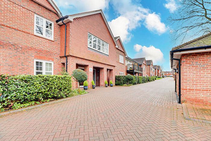 3 Bedroom Flat For Sale In Wordsworth Close, Kings Park, St. Albans, AL3