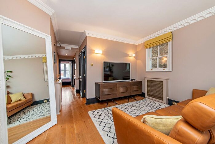 2 Bedroom Flat To Rent In Pembridge Crescent, London, W11
