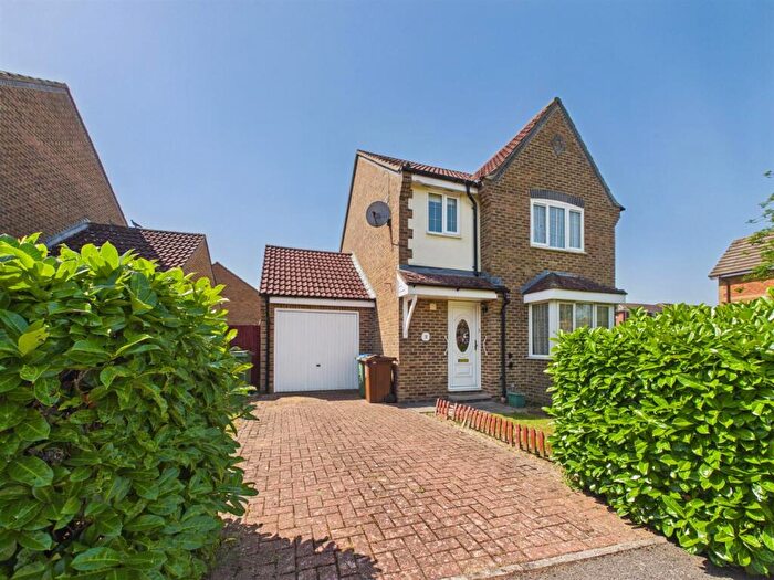 3 Bedroom Detached House For Sale In Turnstone Way, Watermead, Aylesbury, HP19