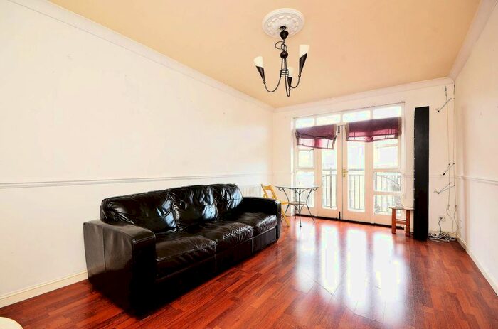 1 Bedroom Flat To Rent In Old Ford Road, Bow, London, E3