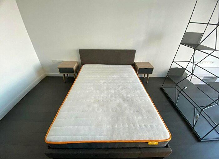 Apartment To Rent In Park Drive, London, E14