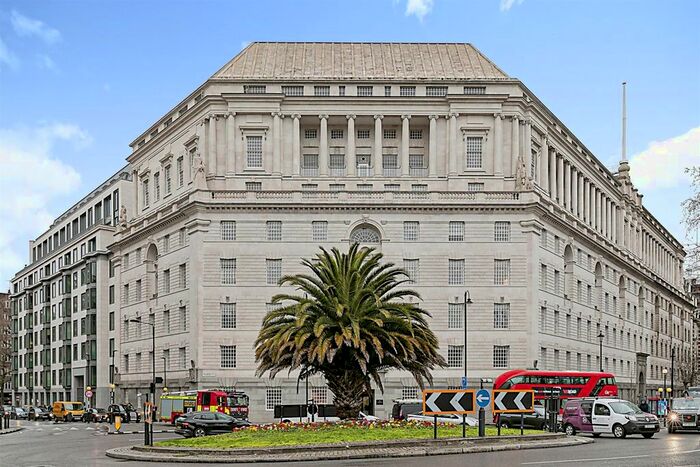 3 Bedroom Flat To Rent In Milbank, London, SW1P