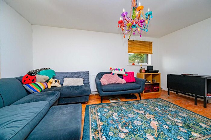 2 Bedroom Apartment For Sale In Watersplash Court, London Colney, St. Albans, AL2