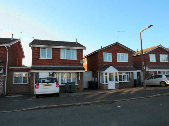 4 Bedroom Detached House To Rent In Law Close, Tividale, Oldbury, West Midlands, B69