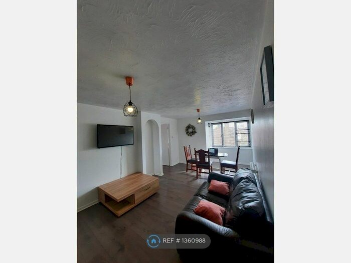 2 Bedroom Flat To Rent In Wharf Road, Grays, RM17