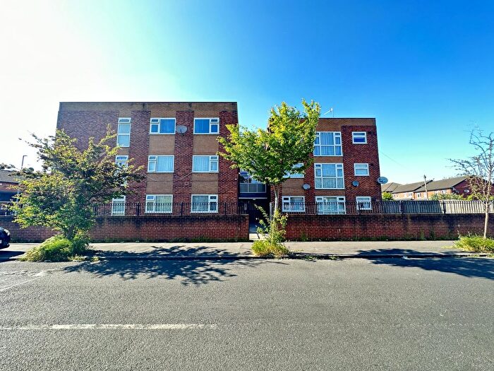 2 Bedroom Flat To Rent In Stamford Road, Manchester, M13