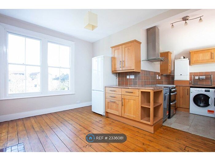 3 Bedroom Maisonette To Rent In Glencairn Road, London, SW16
