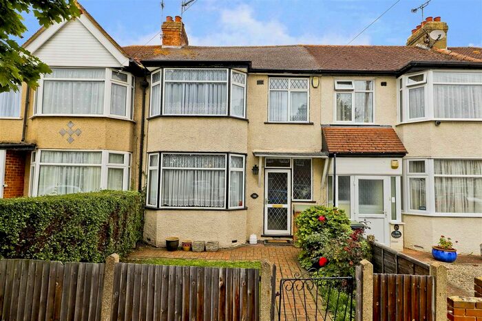 3 Bedroom Terraced House To Rent In Windsor Avenue, Hillingdon, UB10