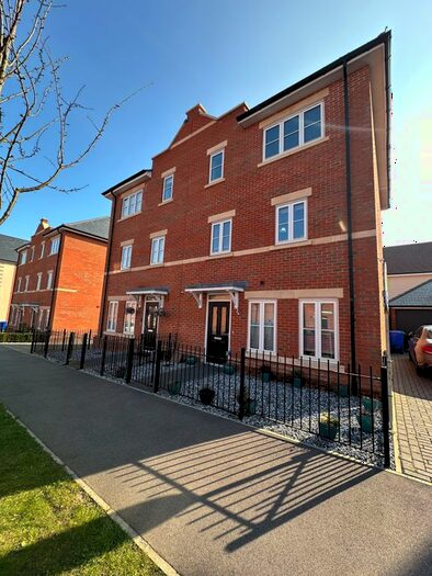 4 Bedroom Semi-Detached House To Rent In Montgomery Avenue, Aldershot, GU11