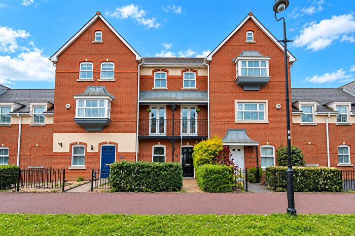 4 Bedroom Town House To Rent In Turners Avenue, Elvetham Heath, Fleet, GU51