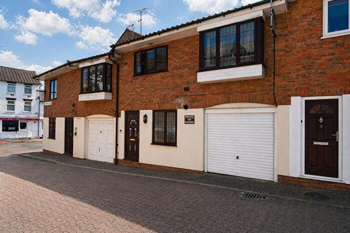 1 Bedroom Terraced House For Sale In Old Chapel Mews, Leighton Buzzard, LU7