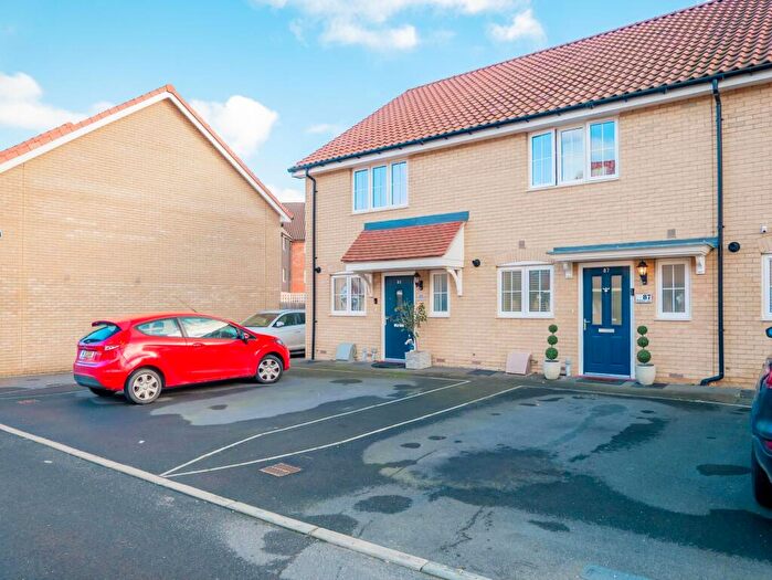 2 Bedroom Terraced House For Sale In Andrewes Way, Rayleigh, SS6