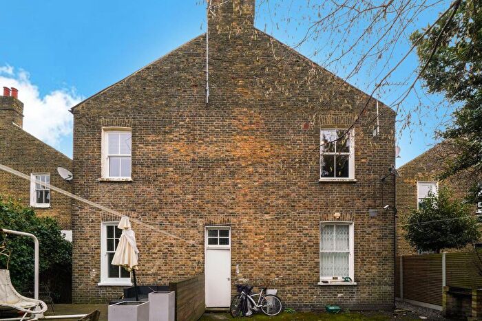 3 Bedroom Flat To Rent In Salusbury Road, London, NW6