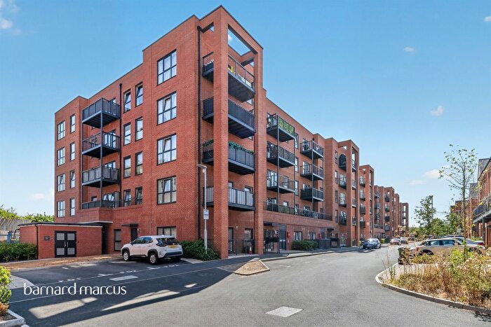 2 Bedroom Flat For Sale In Thimble Crescent, Wallington, SM6