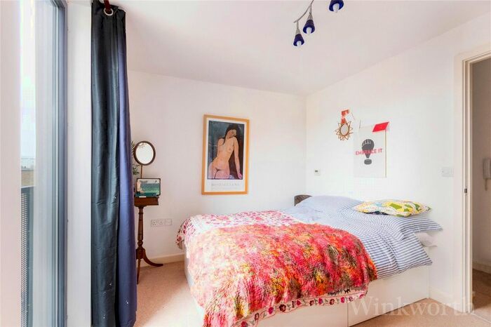 2 Bedroom Flat To Rent In Crescent Wood Road, London, SE26