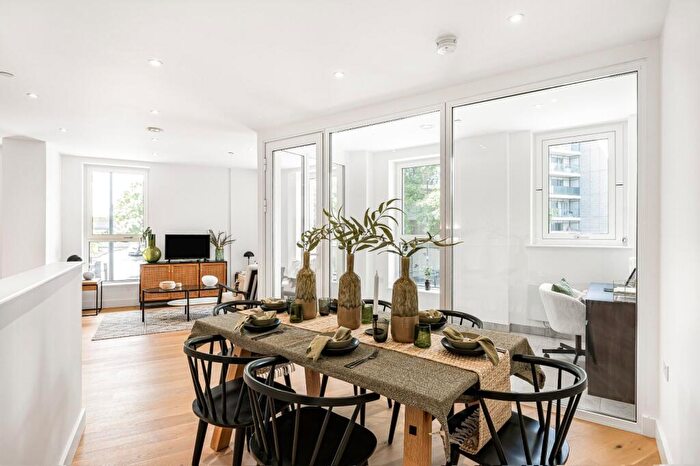 2 Bedroom Flat For Sale In Blackwall Reach, A Prestage Way, E14