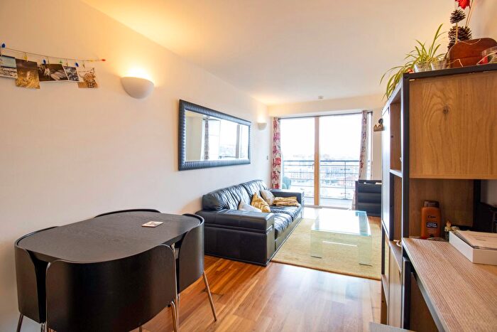 2 Bedroom Flat To Rent In Riverside Way, Leeds, LS1