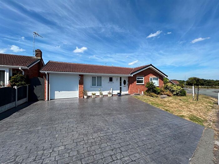 3 Bedroom Detached Bungalow For Sale In Old Farm Road, Rhostyllen, LL14
