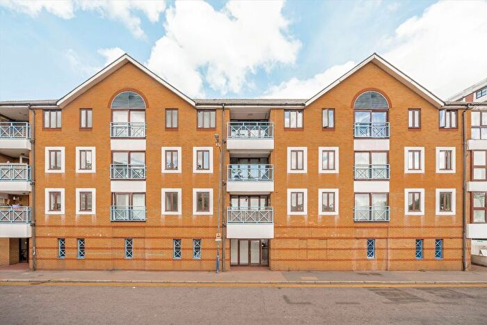 1 Bedroom Flat For Sale In Lady Booth Road, Kingston Upon Thames, KT1