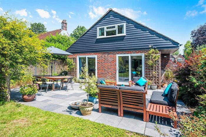 5 Bedroom Chalet For Sale In Chequers Lane, Walton On The Hill, KT20