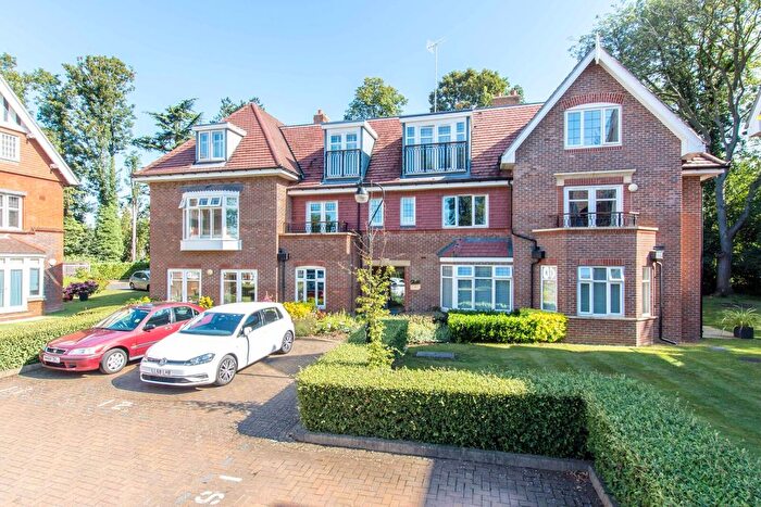 2 Bedroom Flat To Rent In Nascot Wood Road, Watford, Hertfordshire, WD17