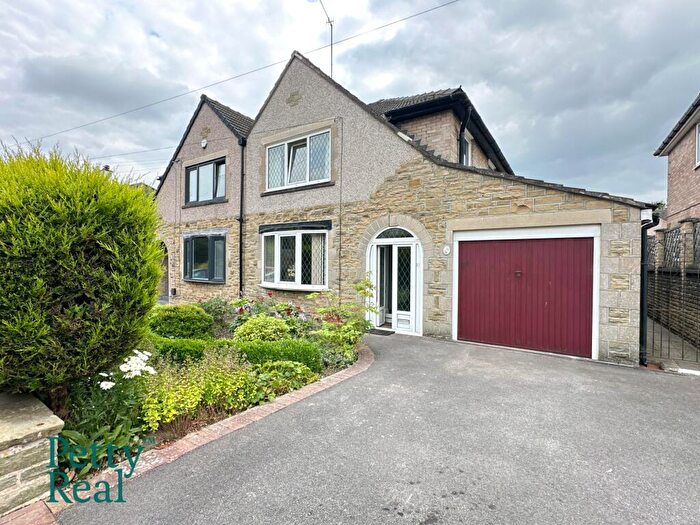 3 Bedroom Semi-Detached House For Sale In Colne Road, Barnoldswick, BB18