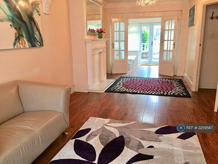 4 Bedroom Semi-Detached House To Rent In The Greenway, London, NW9