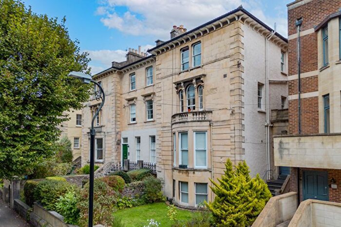 2 Bedroom Flat To Rent In Chertsey Road, Redland, Bristol, BS6