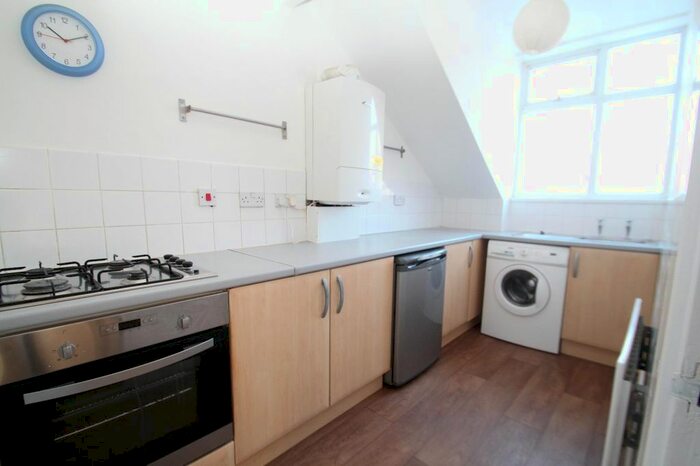1 Bedroom Flat To Rent In , Harehills Lane, Leeds, West Yorkshire, LS8