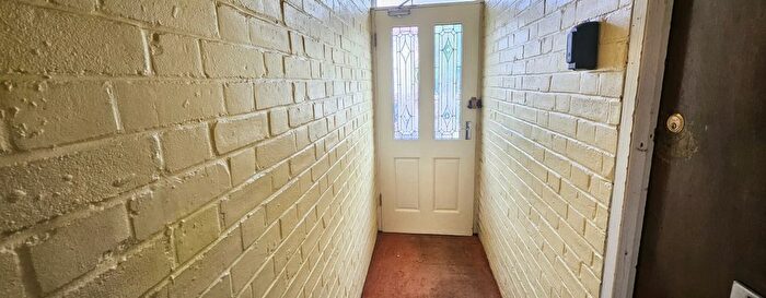 3 Bedroom Flat To Rent In Keith Road, Hayes, UB3